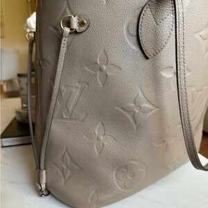 100 % Louis Vuitton purse